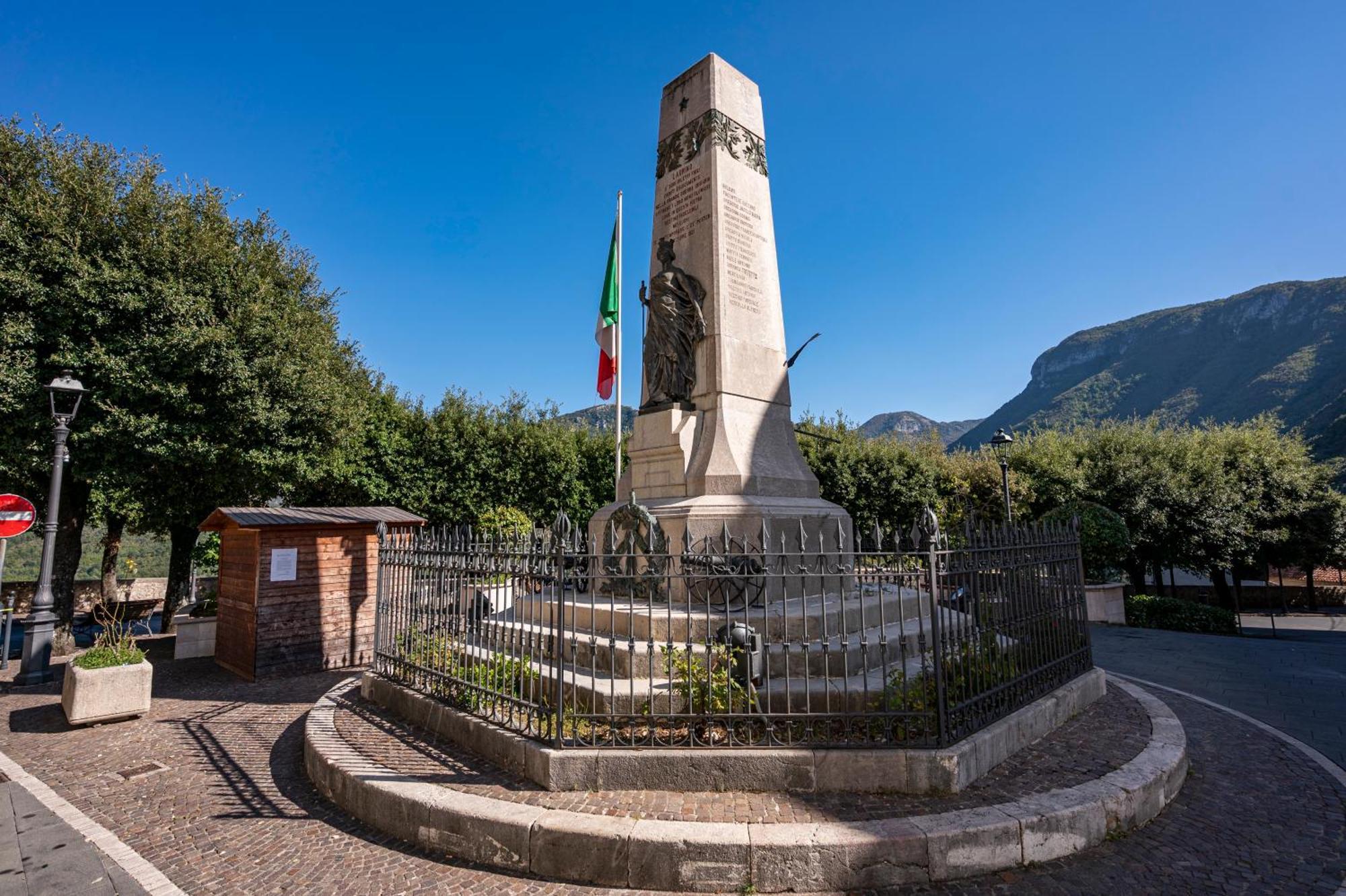 Piazza Laurino Apartments Basic Excursions Alto Cilento Pellegrinaggio Giubilare Exterior foto